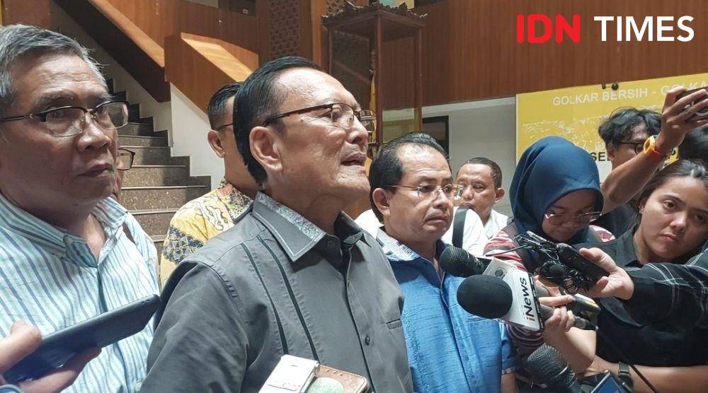 Politisi senior dari Partai Golkar, Lawrence TP Siburian ketika dipanggil oleh Dewan Etik Partai Golkar. (IDN Times/Santi Dewi)
