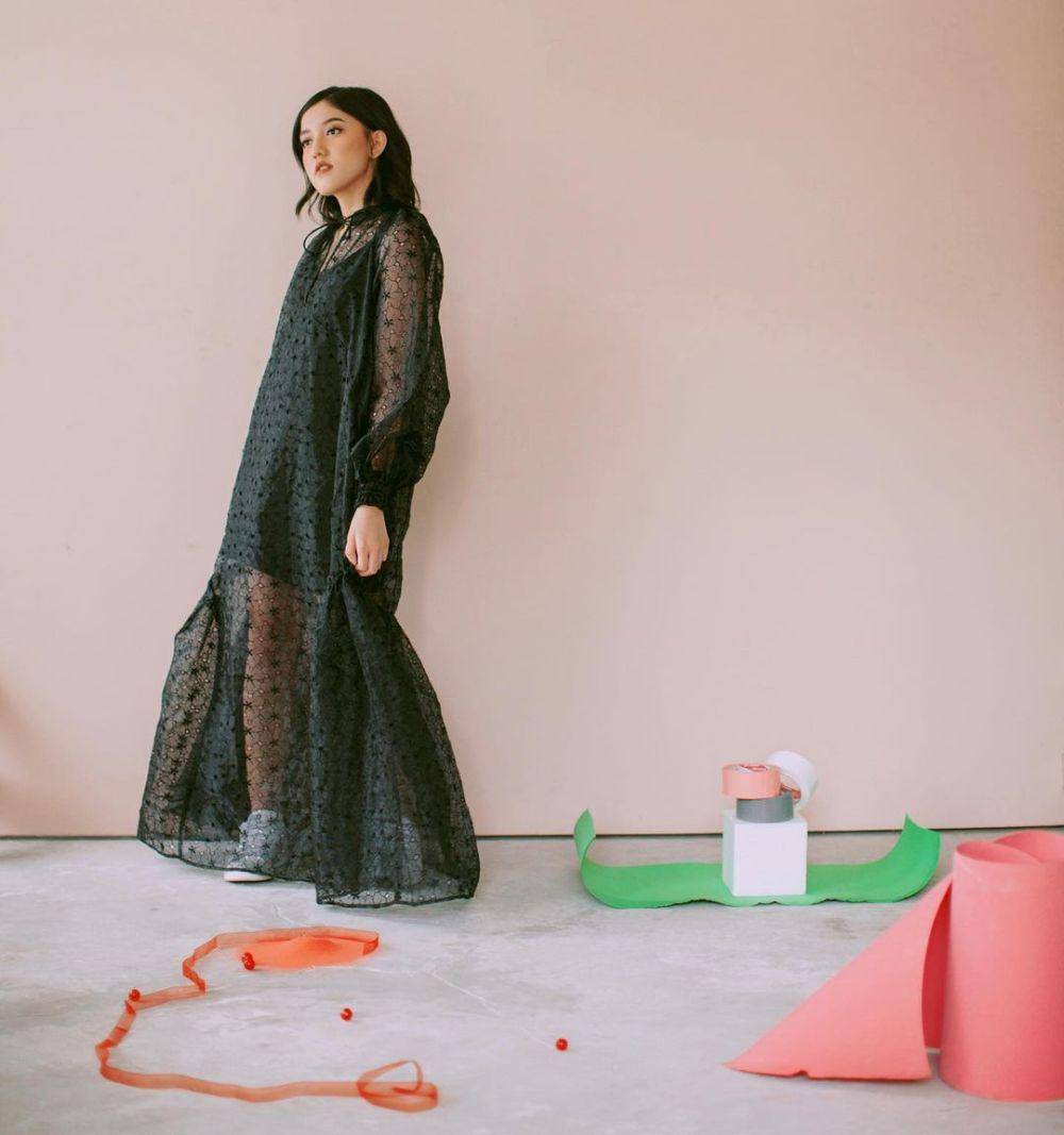 inspirasi gaya kondangan modis ala Ify Alyssa (instagram.com/ifyalyssa)
