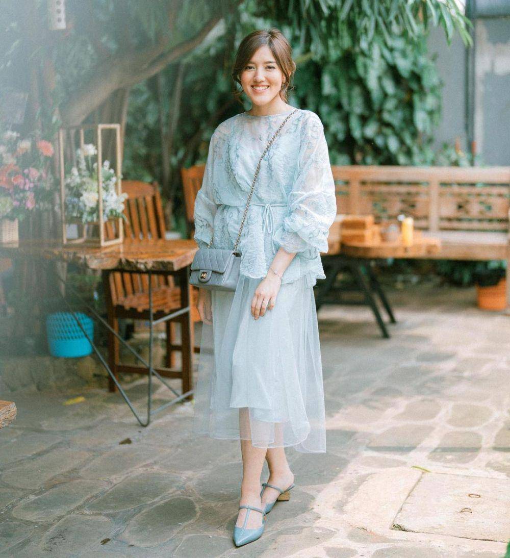 inspirasi gaya kondangan modis ala Ify Alyssa (instagram.com/ifyalyssa)