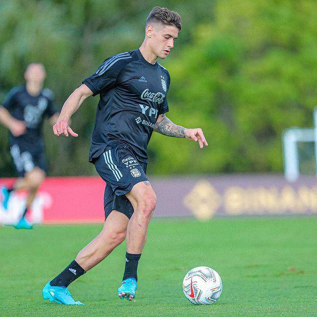 Lucas Martinez Quarta saat latihan bersama Timnas Argentina. (instagram.com/chinomartinezquarta96)