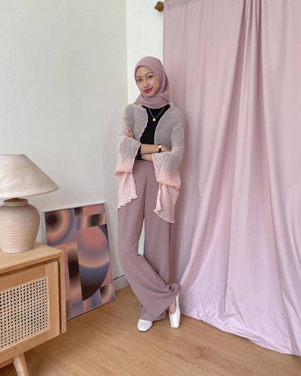 Style outer. (instagram.com/kanazhra)
