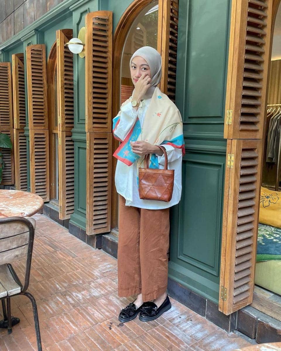 Style outer. (instagram.com/kanazhra)