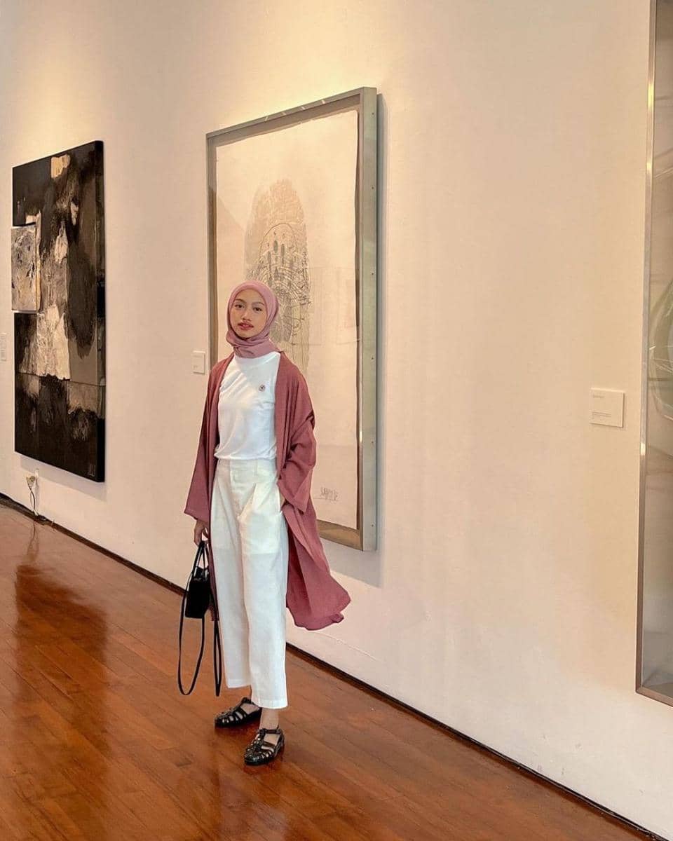 Style outer. (instagram.com/kanazhra)