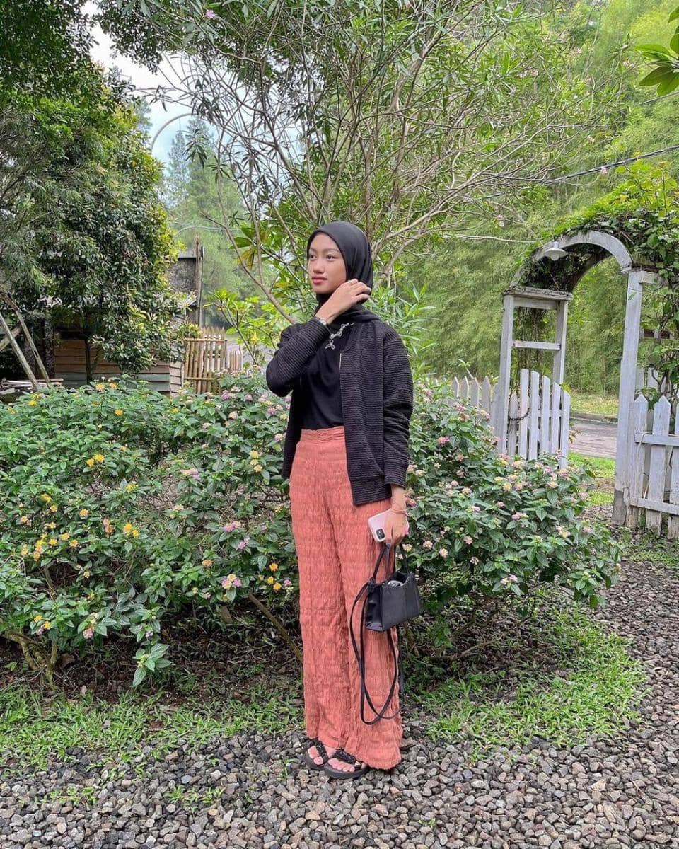 Style outer. (instagram.com/kanazhra)