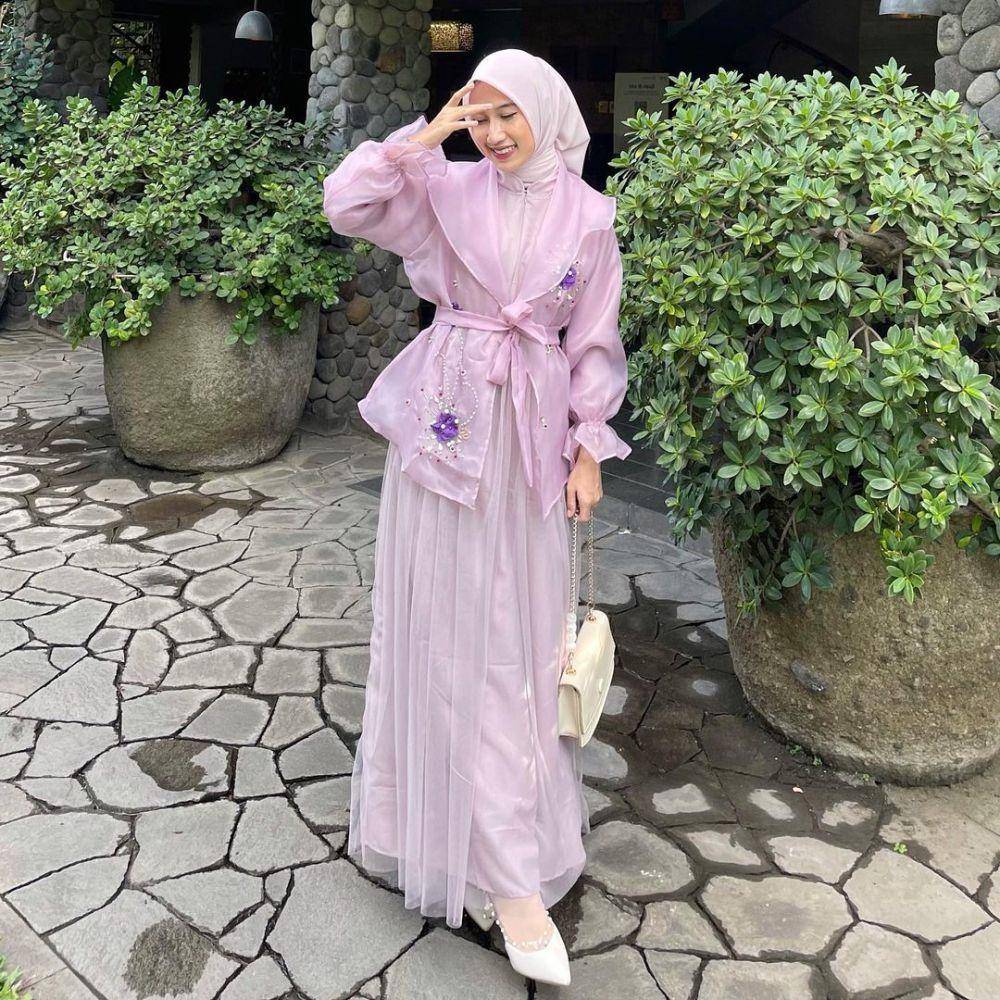 style kondangan hijab simpel nan elegan (instagram.com/fachrisaa_)