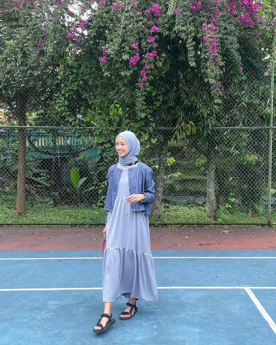 Style outer. (instagram.com/kanazhra)