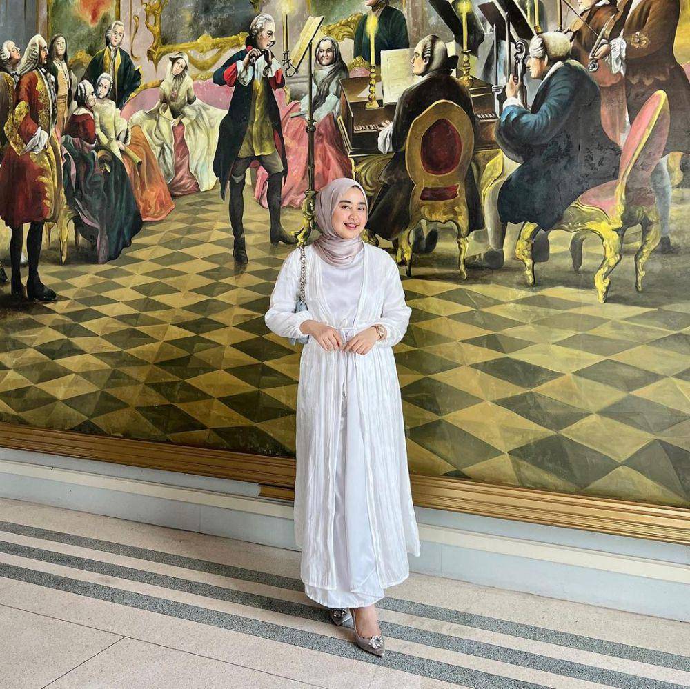 style kondangan hijab simpel nan elegan (instagram.com/meilanindraa)