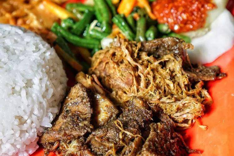 Nasi empal, kuliner lezat Surabaya (Jember Network/jember.jatimnetwork.com)