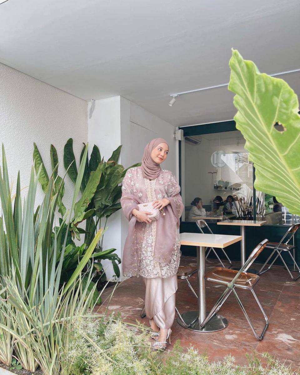 style kondangan hijab simpel nan elegan (instagram.com/hus.naaa)