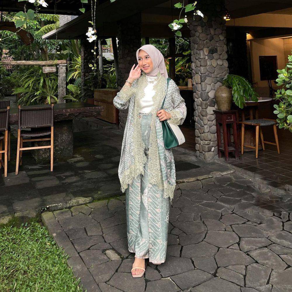 style kondangan hijab simpel nan elegan (instagram.com/fachrisaa_)