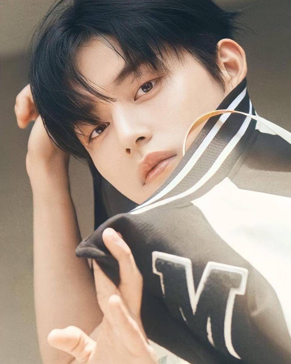 Kim Ji Woong ZEROBASEONE (instagram.com/zb1_kimjiwoong)