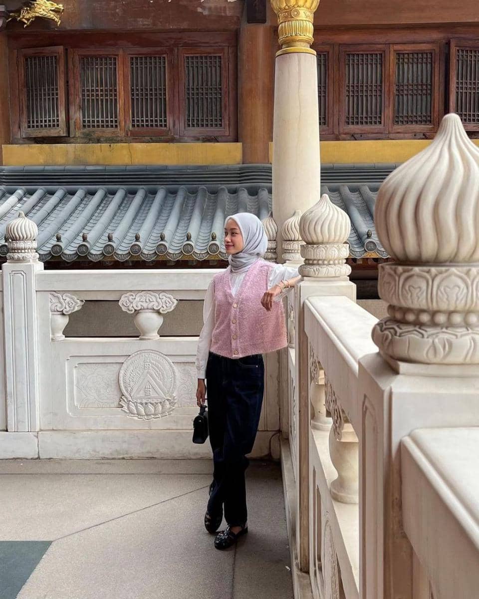 Style outer. (instagram.com/kanazhra)