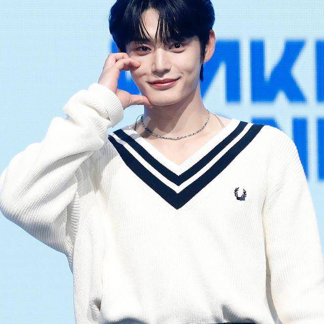 Kim Ji Woong ZEROBASEONE (instagram.com/zb1offcl)