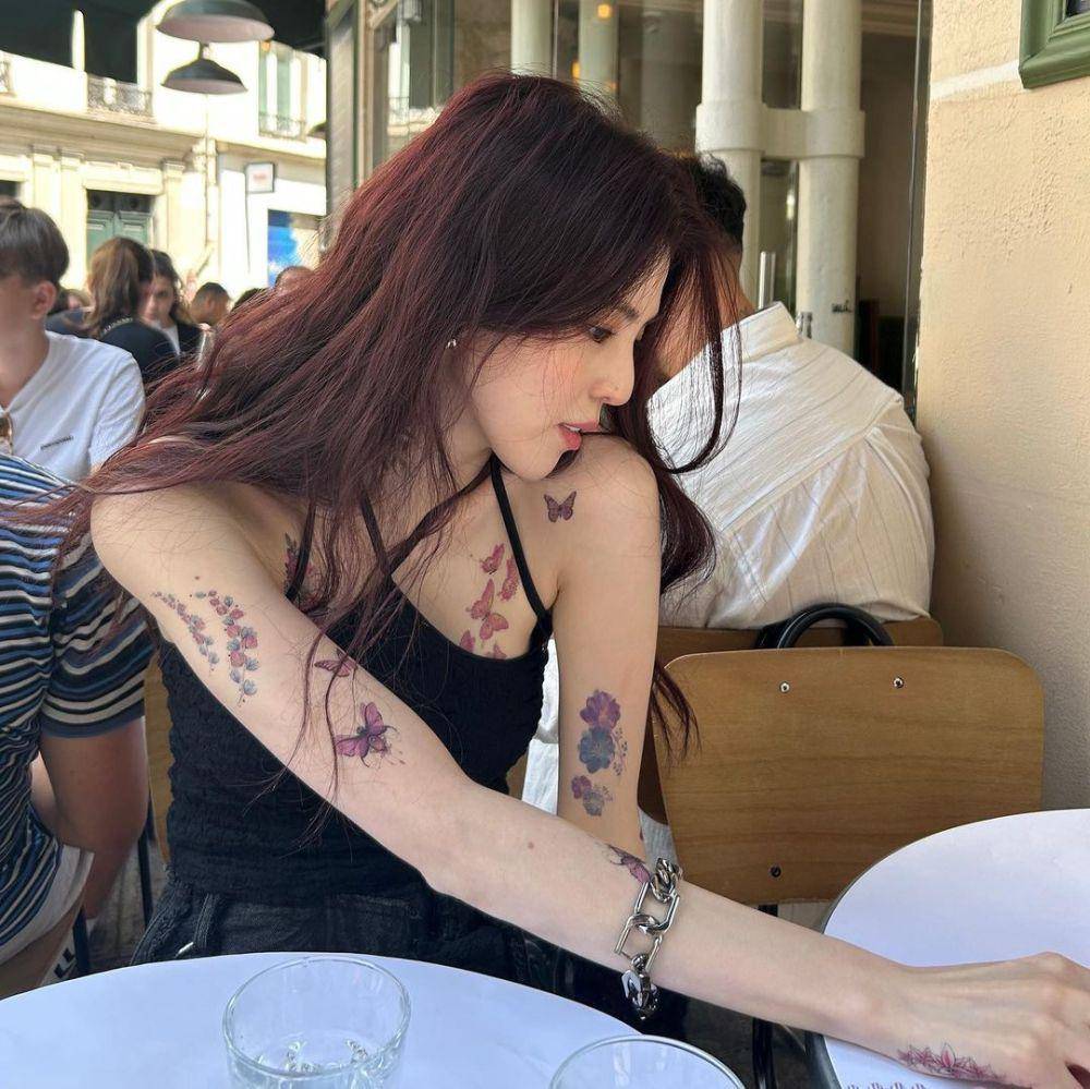 Han So Hee pamer tato (instagram.com/xeesoxee)