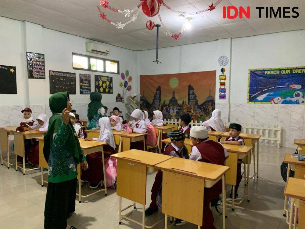Siswa kelas 1 SD Al Azhar 2 Bandar Lampung. (IDN Times/Rohmah Mustaurida)