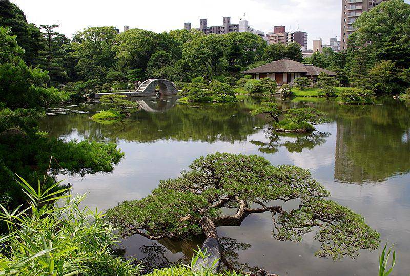 Nuansa tenang dan alami dari Taman Shukkei-en di Hiroshima. (commons.wikimedia.org/Jakub Hałun)