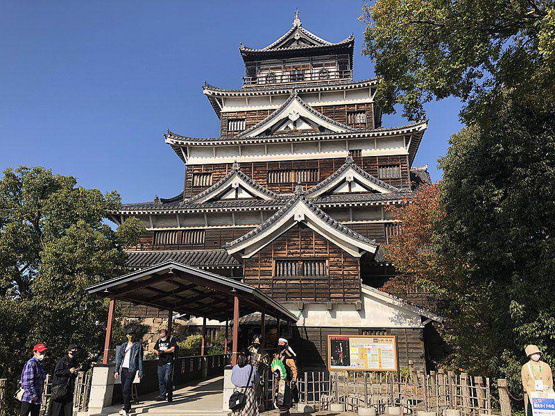 potret Kastil Hiroshima yang ramai dikunjungi wisatawan (commons.wikimedia.org/Evelyn-rose)