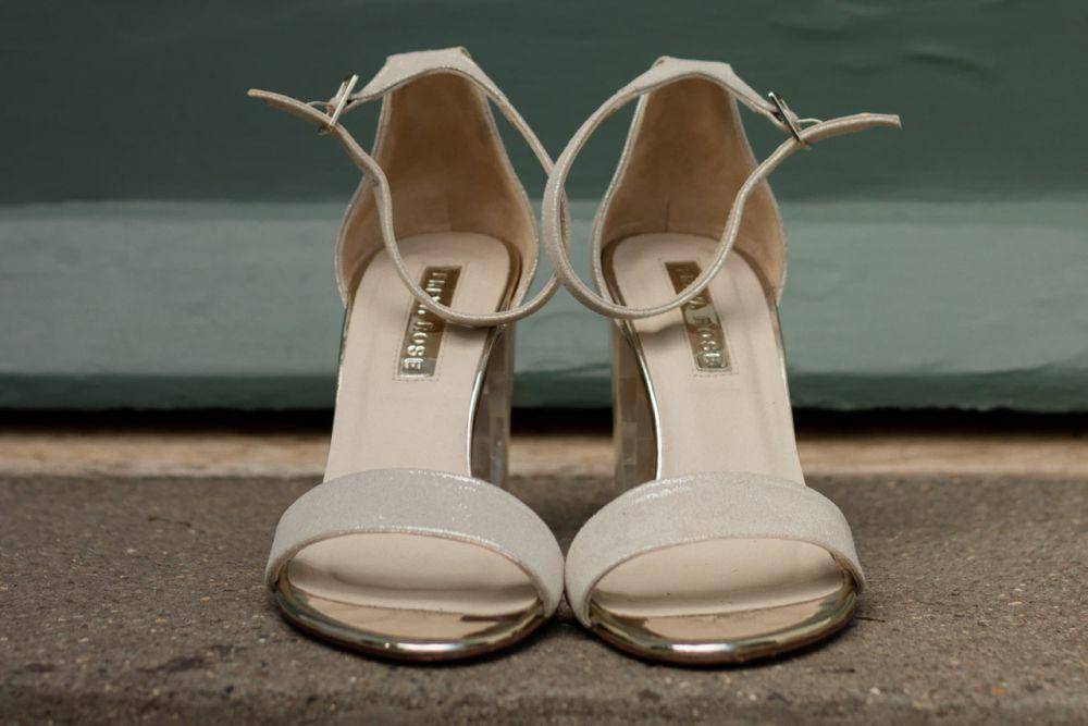 potret ilustrasi heels berwarna nude (pexels.com/Sandie Clarke)