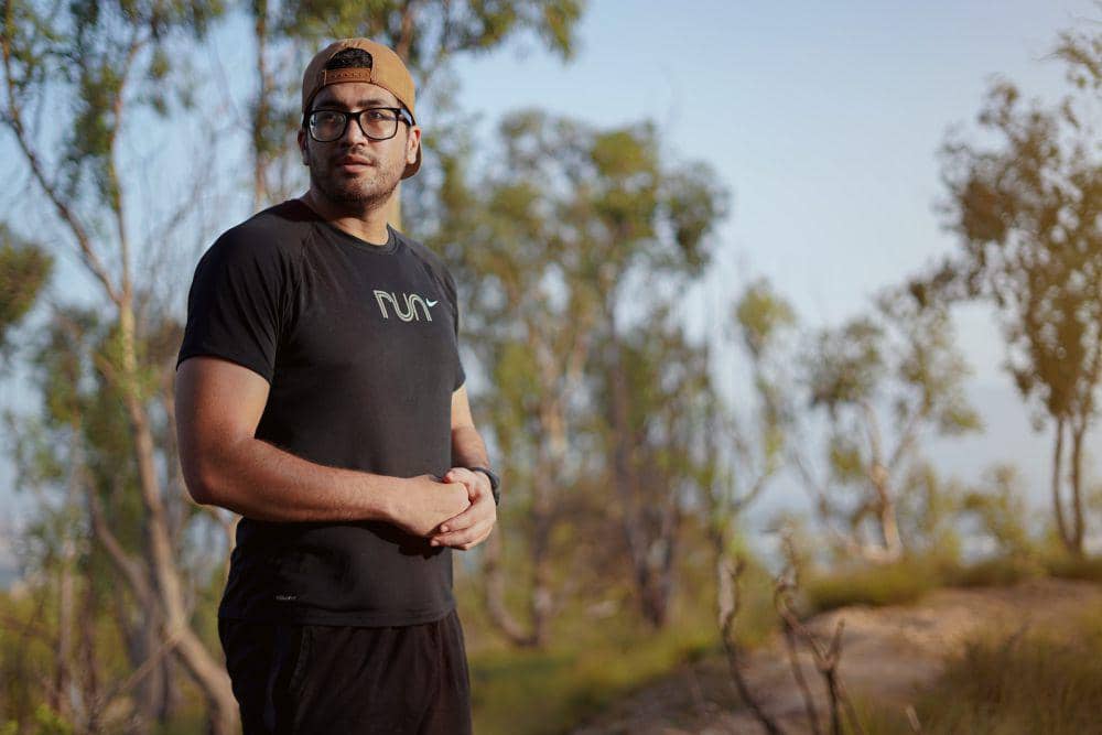 ilustrasi pria serius (unsplash.com/Amine rock hoovr)