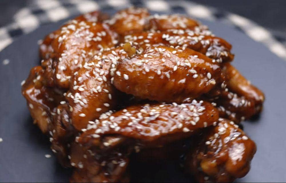 Ilustrasi ayam Coca-cola. (YouTube.com/TWO FORKS)