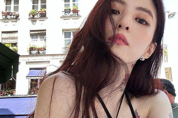Han So Hee pamer tato (instagram.com/xeesoxee)