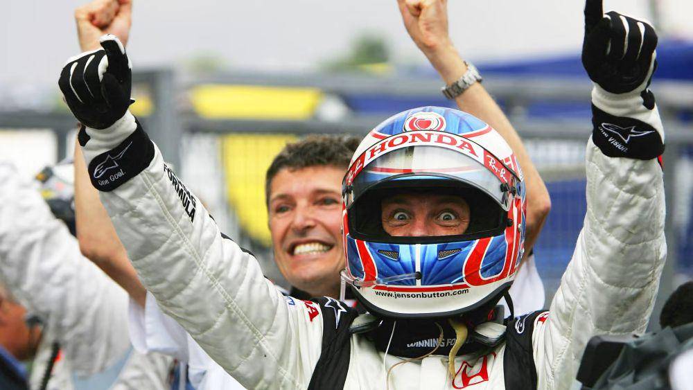 Jenson Button saat meraih kemenangan pertamanya di GP Hungaria. (formula1.com)