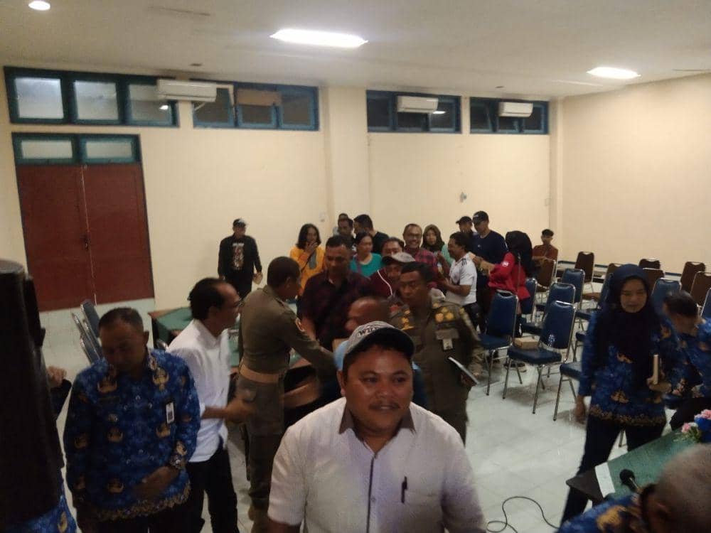 Audiensi Dispora Kabupaten Malang dengan pedagang Stadion Kanjuruhan terkait proses relokasi. (IDN Times/Rizal Adhi Pratama)