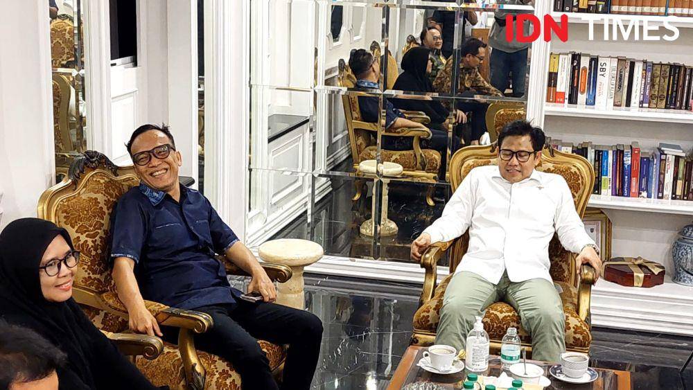Ketua Umum Prabowo Mania 08, Immanuel Ebenezer menemui Ketua Umum Partai Kebangkitan Bangsa (PKB) Muhaimin Iskandar di Kantor DPP PKB, Jakarta Pusat, Senin (17/7/2023) malam (IDN Times/Yosafat Diva Bayu Wisesa)