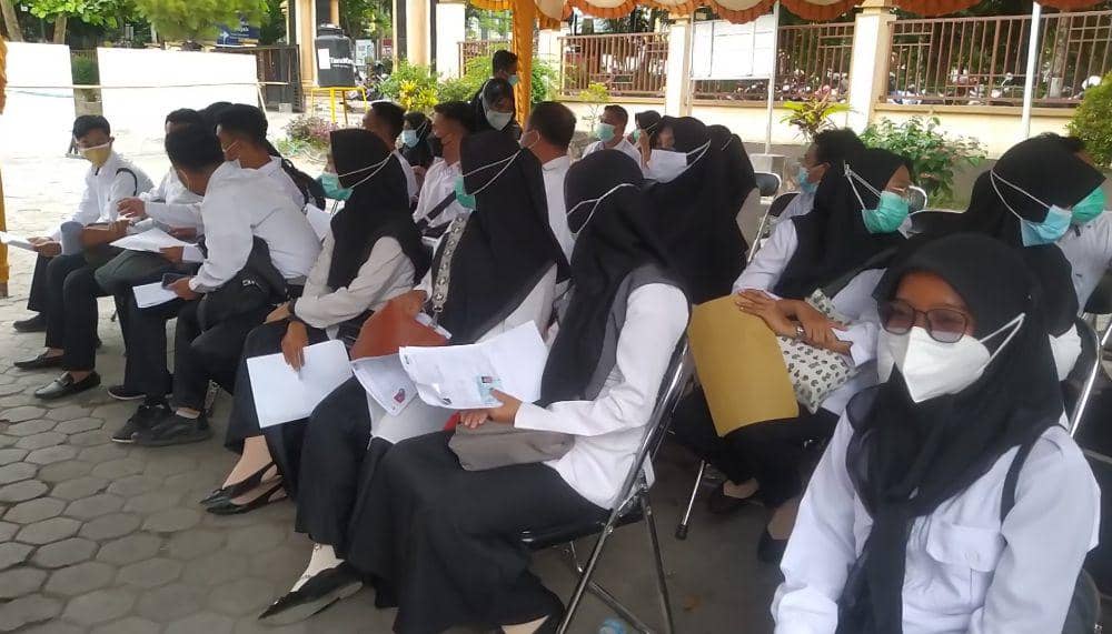 Pelamar PPPK saat mengikuti seleksi di kantor BKPSDM Lotim (dok. Pribadi/Ruhaili)