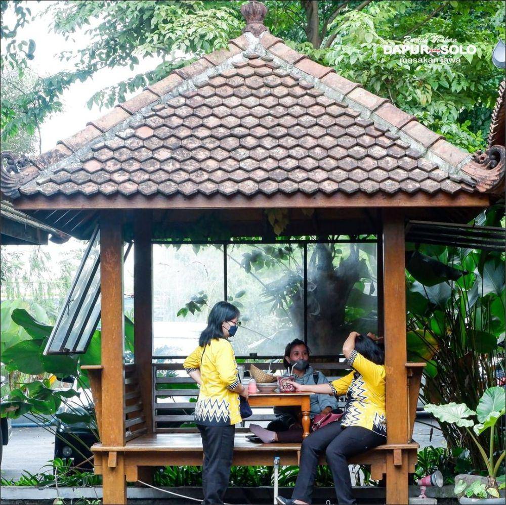 Dapur Solo Hj. Indrat (instagram.com/dapursoloedutorium)