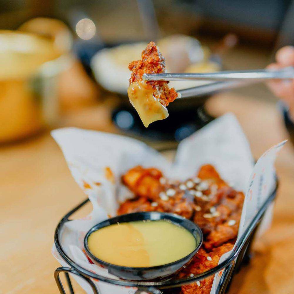 Menu chicken popcorn ala Korea di Genzie Surabaya. Instagram/genziekoreanfood