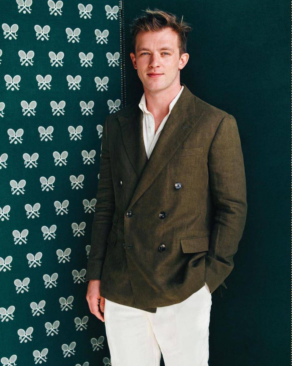 Jannis Niewöhner kenakan Ralph Lauren (instagram.com/ralphlauren)