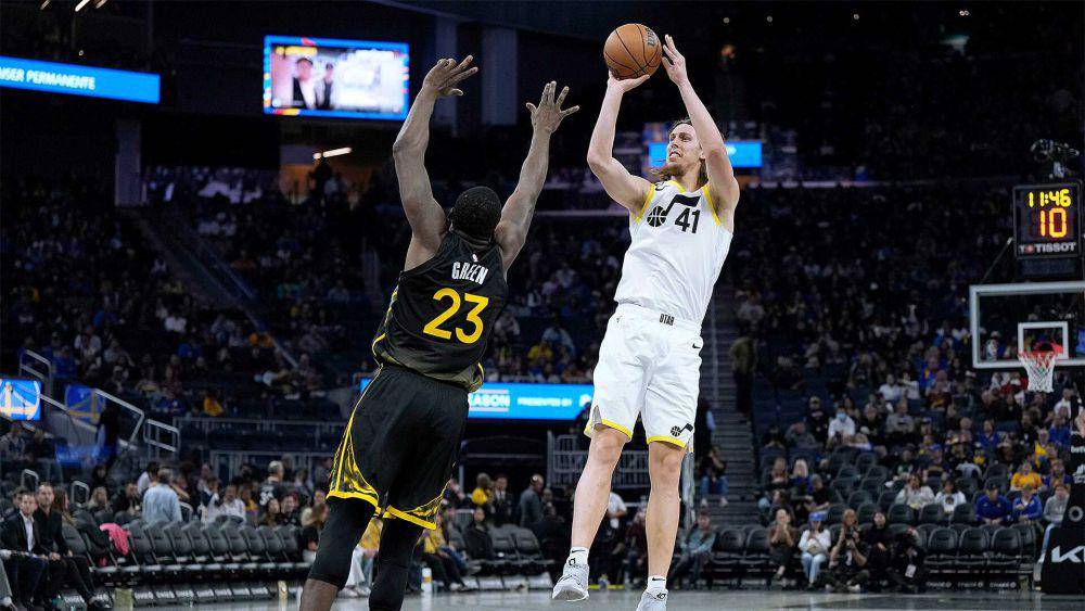 Kelly Olynyk dan Draymond Green (nba.com/jazz)
