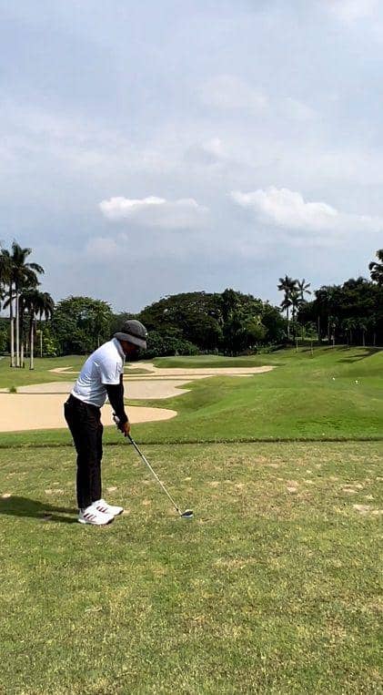 potret Wendi Cagur bermain golf (instagram.com/wendicagur)