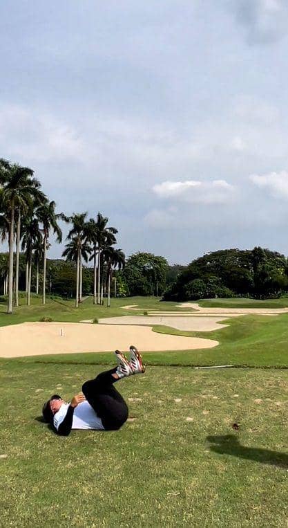 potret Wendi Cagur bermain golf (instagram.com/wendicagur)