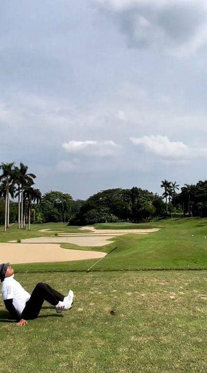 potret Wendi Cagur bermain golf (instagram.com/wendicagur)