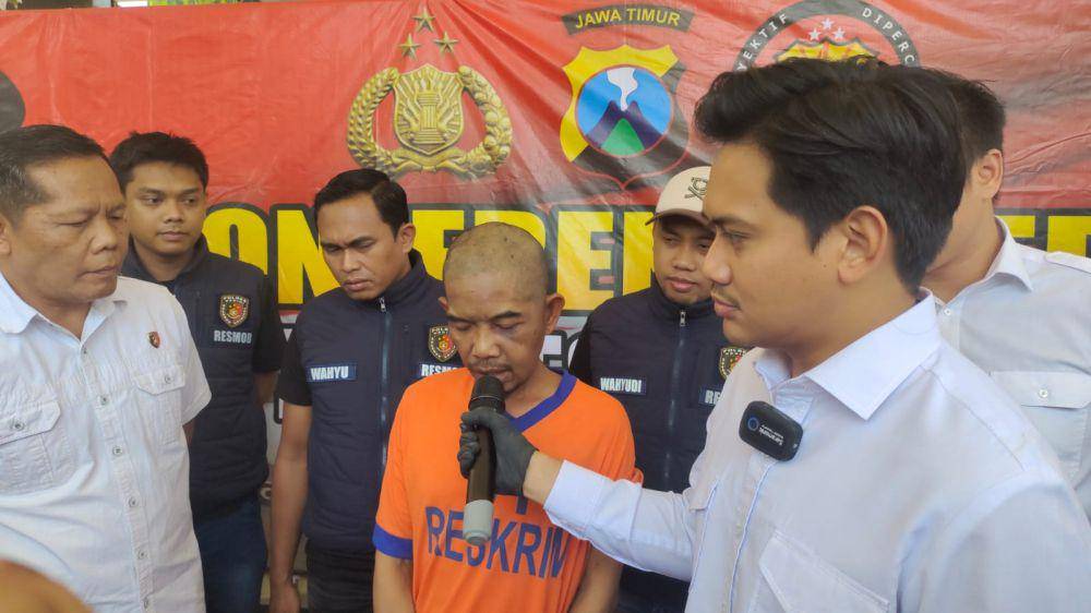 Polisi saat merilis pelaku pembunuhan di Kediri. IDN Times/ istimewa