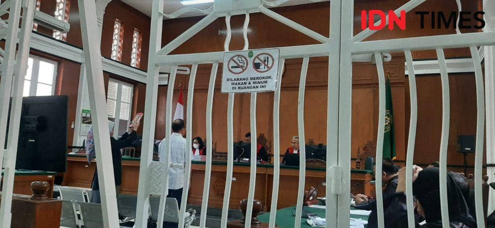 Terdakwa kasus korupsi PDAM Makassar, Haris Yasin Limpo, menjadi saksi di Pengadilan Negeri Makassar, Senin (17/7/2023). IDN Times/Dahrul Amri Lobubun