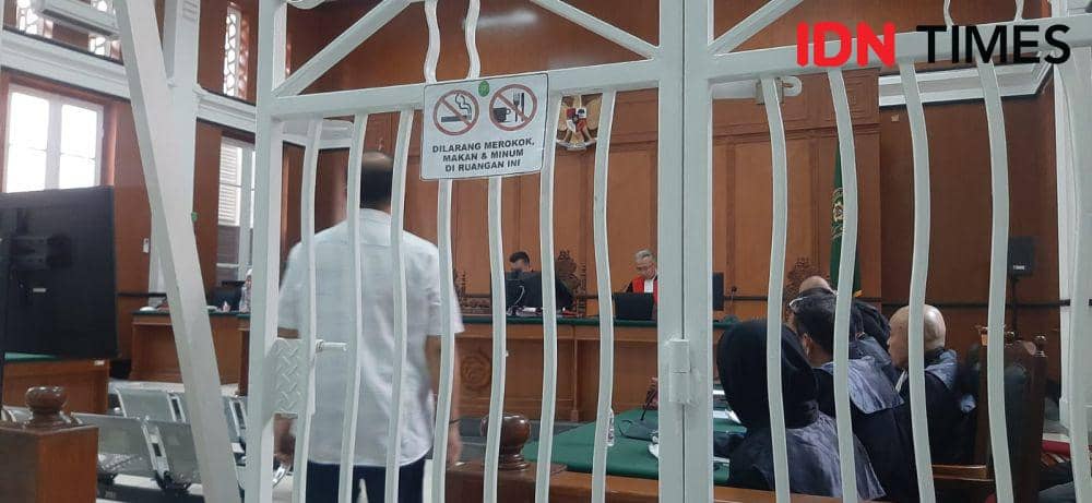 Terdakwa kasus korupsi PDAM Makassar, Haris Yasin Limpo, menjadi saksi di Pengadilan Negeri Makassar, Senin (17/7/2023). IDN Times/Dahrul Amri Lobubun