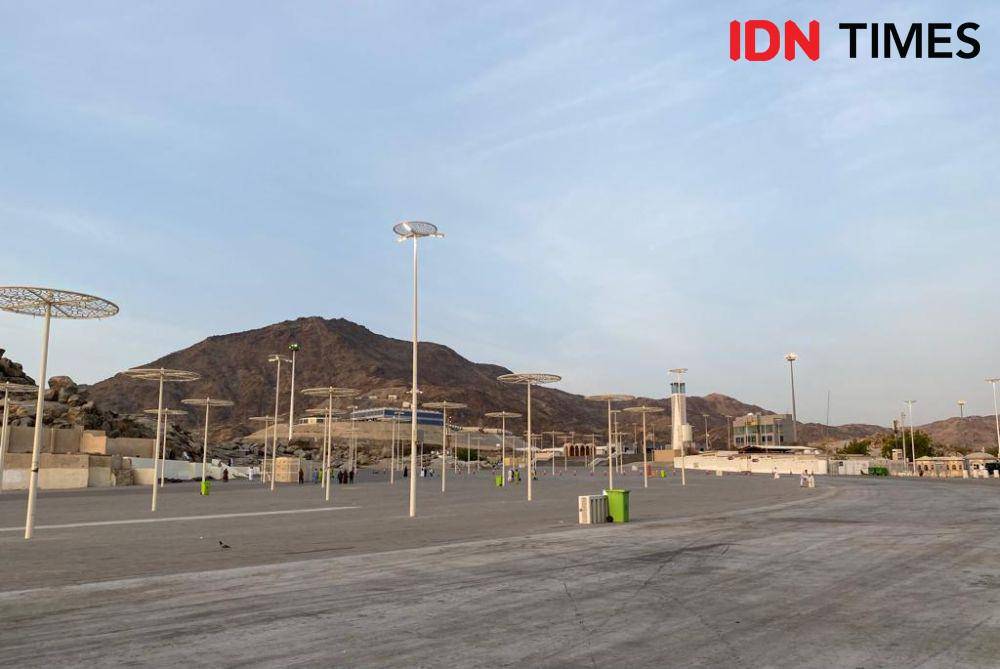 Jabal Rahmah dari kejauhan (IDN Times/Sunariyah)