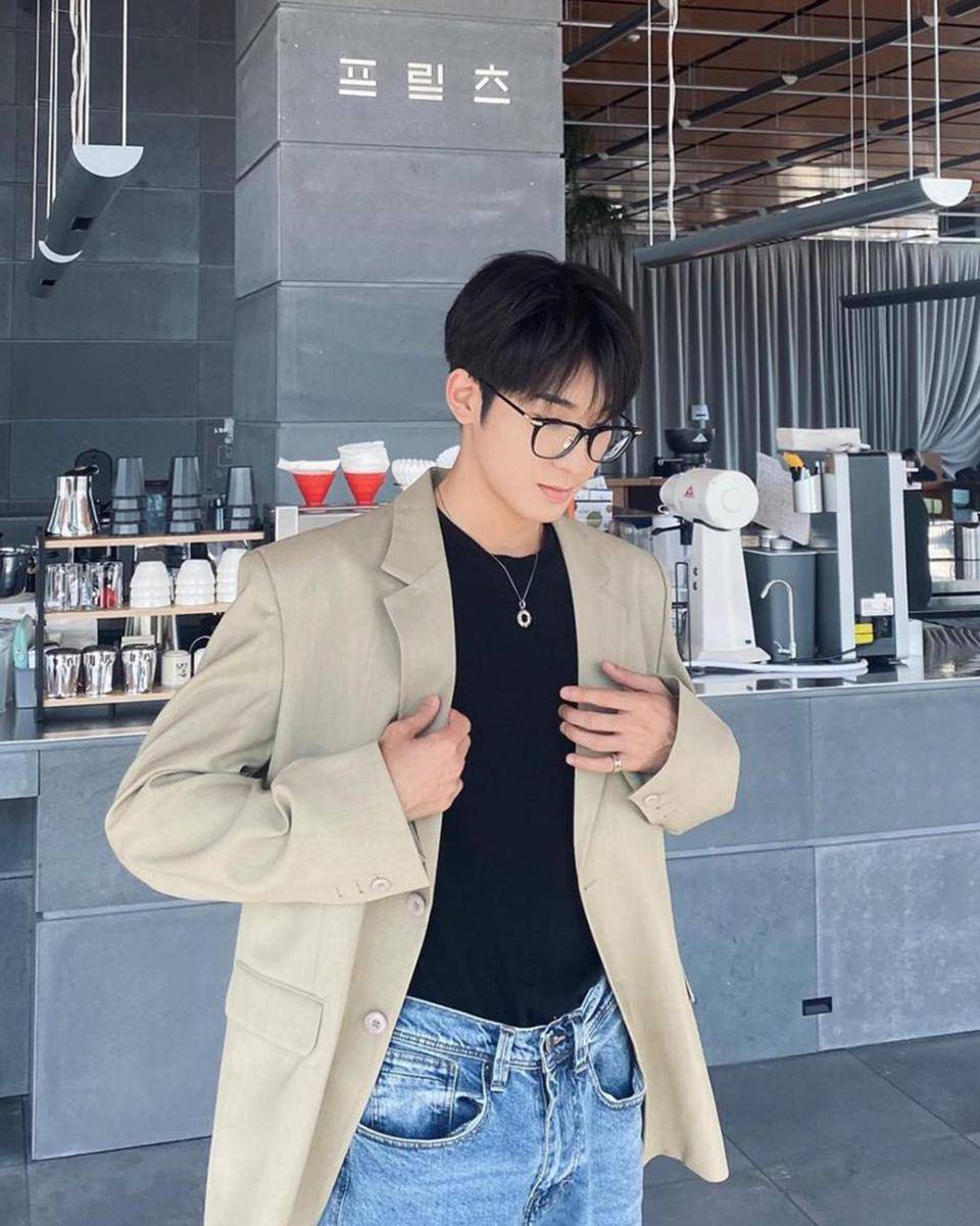 Wonwoo SEVENTEEN (instagram.com/everyone_woo)