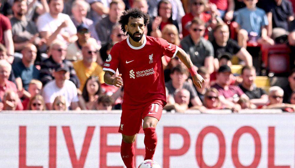 Salah sedang menggiring bola. (resources.premierleague.com/photos)