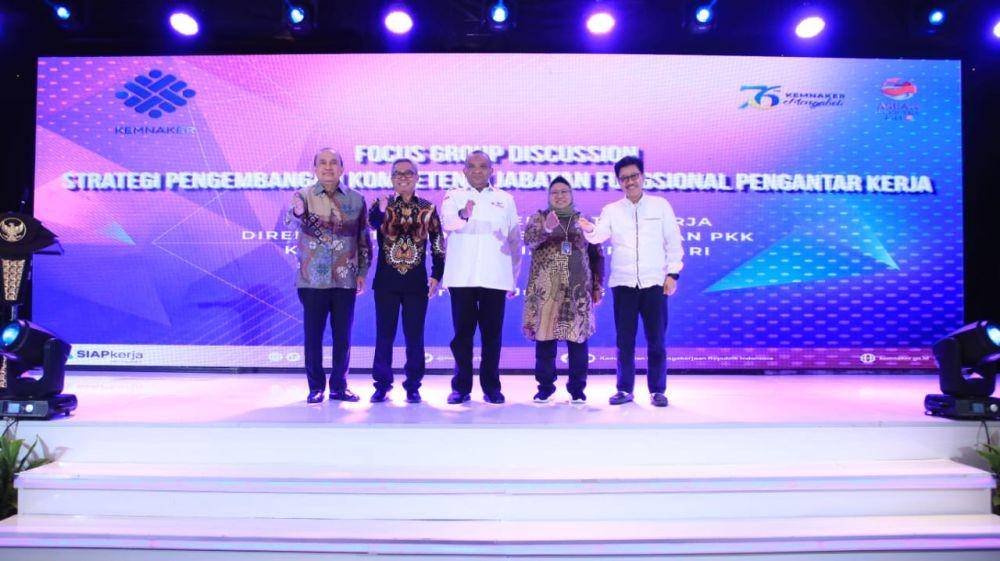 Wakil Menteri Ketenagakerjaan, Afriansyah Noor, saat menghadiri kegiatan 'Pembinaan Pengantar Kerja dan Petugas Antar Kerja dalam Pelayanan Antar Kerja' bertajuk 'Strategi Pengembangan Kompetensi Pejabat Fungsional Pengantar Kerja' di Jakarta, Selasa (18/7/2023). (Dok. Kemnaker)