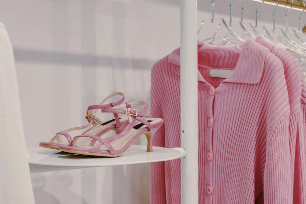 5 Tips Membuat Outfit Pink Terlihat Lebih Stylish, Harus Percaya Diri!