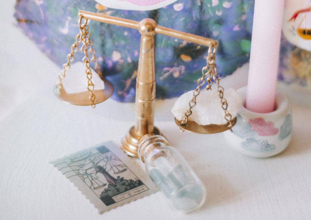 Ilustrasi zodiak Libra (pexels.com/Alina Vilchenko)
