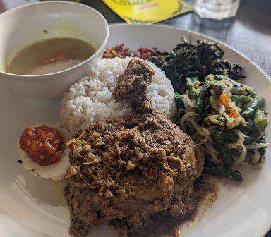 Nasi ayam betutu Rahayu Canggu. (Google.com/Mohammad Othman)