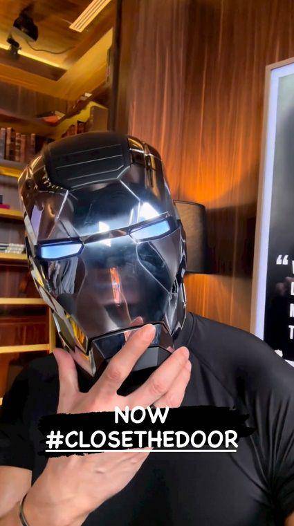 potret Deddy Corbuzier pakai topeng War Machine (instagram.com/mastercorbuzier)