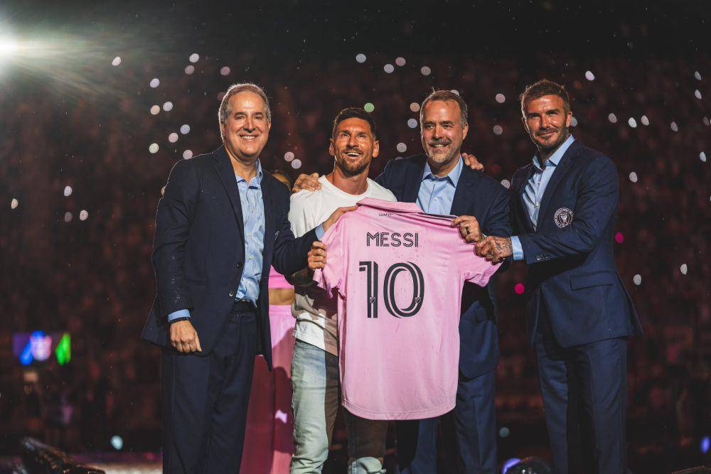 Lionel Messi saat diperkenalkan oleh Inter Miami. (twitter.com/InterMiamiCF)