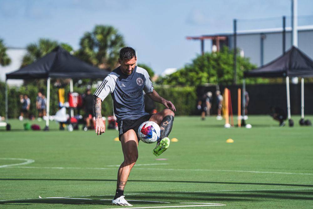 Lionel Messi saat berlatih bersama Inter Miami. (twitter.com/InterMiamiCF)