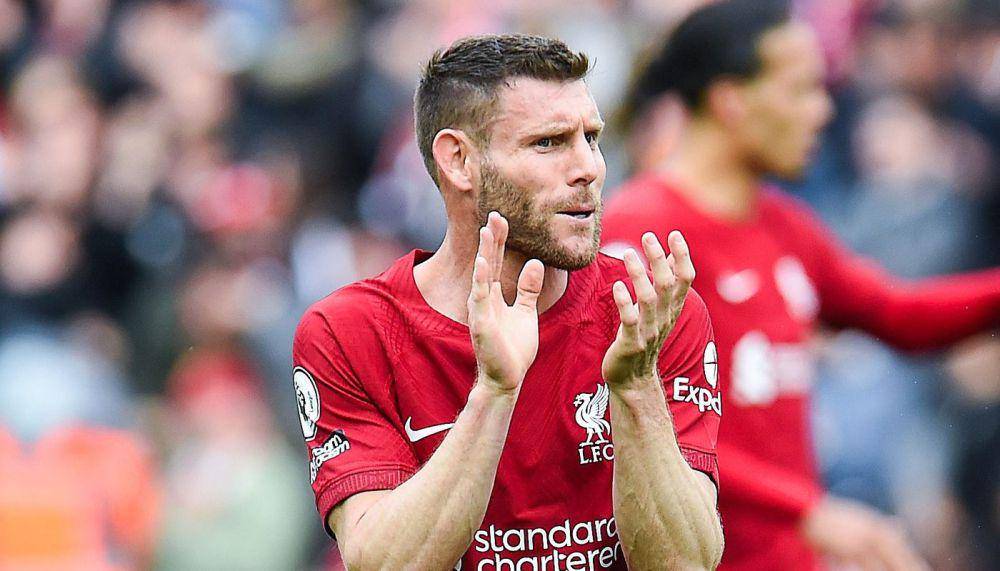 James Milner sedang bertepuk tangan saat membela Liverpool di EPL. (resources.premierleague.com/photos)